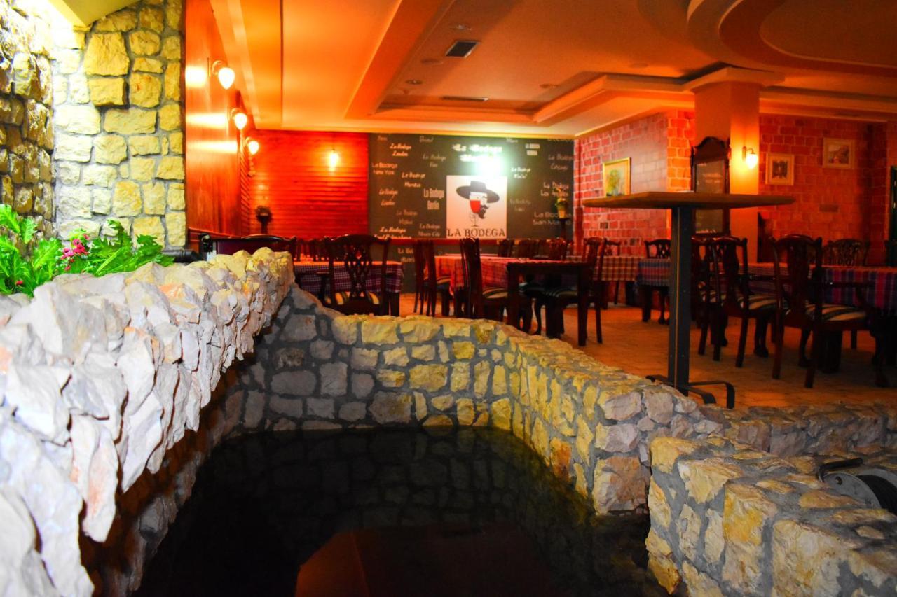 Hotel Vila Ivankovic Buna Bagian luar foto